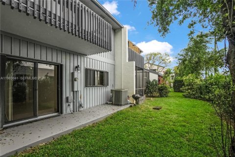 Townhouse in Hollywood, Florida 2 bedrooms, 115.29 sq.m. № 2058160 - photo 17