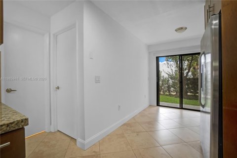 Townhouse in Hollywood, Florida 2 bedrooms, 115.29 sq.m. № 2058160 - photo 12