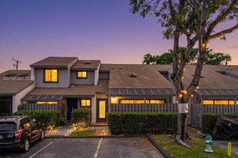 Townhouse in Hollywood, Florida 2 bedrooms, 115.29 sq.m. № 2058160