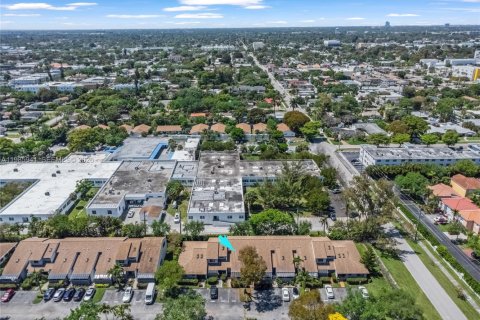 Townhouse in Hollywood, Florida 2 bedrooms, 115.29 sq.m. № 2058160 - photo 3