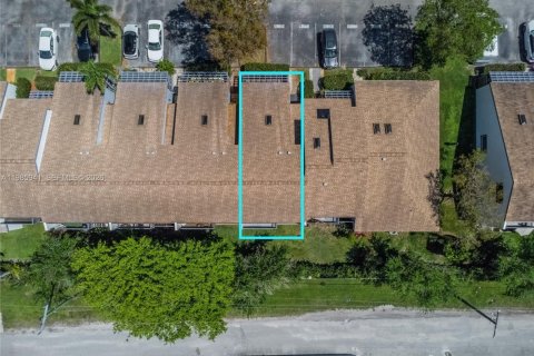 Townhouse in Hollywood, Florida 2 bedrooms, 115.29 sq.m. № 2058160 - photo 2