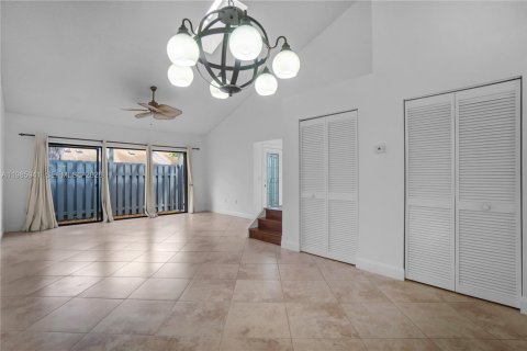 Townhouse in Hollywood, Florida 2 bedrooms, 115.29 sq.m. № 2058160 - photo 7