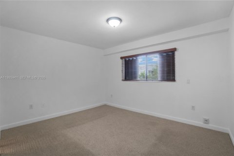 Townhouse in Hollywood, Florida 2 bedrooms, 115.29 sq.m. № 2058160 - photo 18