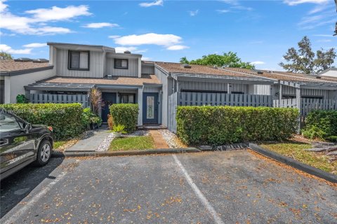 Townhouse in Hollywood, Florida 2 bedrooms, 115.29 sq.m. № 2058160 - photo 4