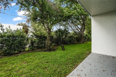 Townhouse in Hollywood, Florida 2 bedrooms, 115.29 sq.m. № 2058160 - photo 14