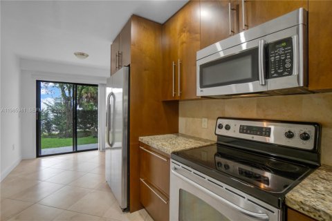 Townhouse in Hollywood, Florida 2 bedrooms, 115.29 sq.m. № 2058160 - photo 9