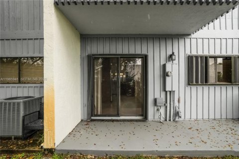 Townhouse in Hollywood, Florida 2 bedrooms, 115.29 sq.m. № 2058160 - photo 15