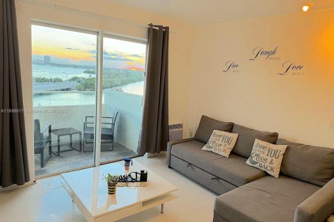 Copropriété à louer à North Bay Village, Floride: 41.25 m2 № 1948204 - photo 2