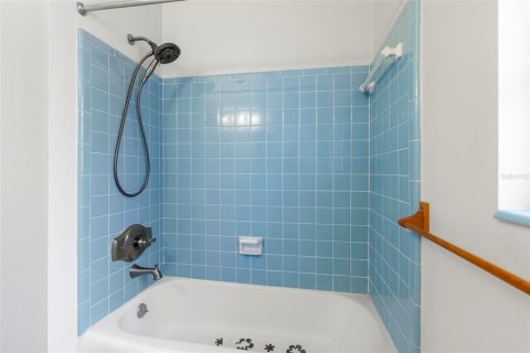House in Tampa, Florida 4 bedrooms, 187.38 sq.m. № 2118024 - photo 29