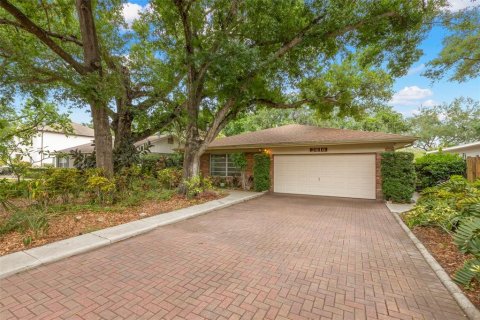 House in Tampa, Florida 4 bedrooms, 187.38 sq.m. № 2118024