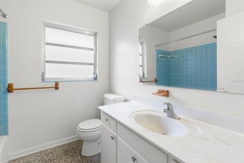 House in Tampa, Florida 4 bedrooms, 187.38 sq.m. № 2118024 - photo 28