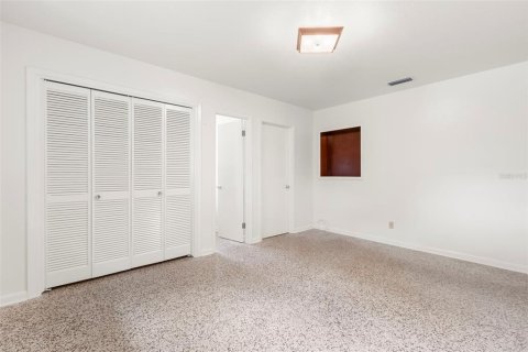House in Tampa, Florida 4 bedrooms, 187.38 sq.m. № 2118024 - photo 22