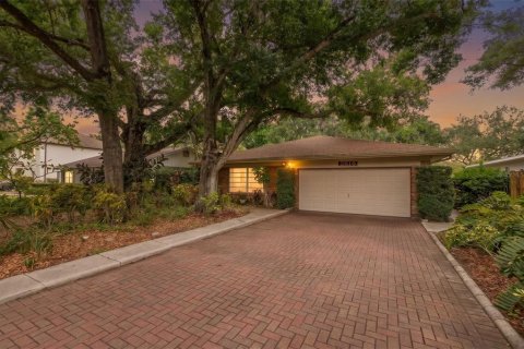 House in Tampa, Florida 4 bedrooms, 187.38 sq.m. № 2118024 - photo 2