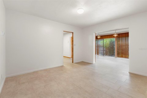 House in Tampa, Florida 4 bedrooms, 187.38 sq.m. № 2118024 - photo 10