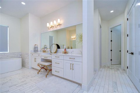 House in Fish Hawk, Florida 3 bedrooms, 311.32 sq.m. № 2230978 - photo 22