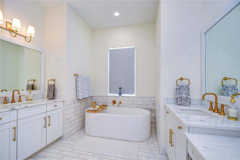 House in Fish Hawk, Florida 3 bedrooms, 311.32 sq.m. № 2230978 - photo 23