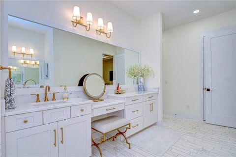House in Fish Hawk, Florida 3 bedrooms, 311.32 sq.m. № 2230978 - photo 24