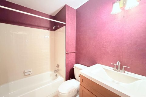 Townhouse in Casselberry, Florida 2 bedrooms, 109.53 sq.m. № 2226414 - photo 20