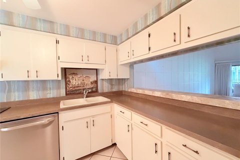 Townhouse in Casselberry, Florida 2 bedrooms, 109.53 sq.m. № 2226414 - photo 8
