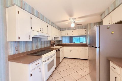 Townhouse in Casselberry, Florida 2 bedrooms, 109.53 sq.m. № 2226414 - photo 10