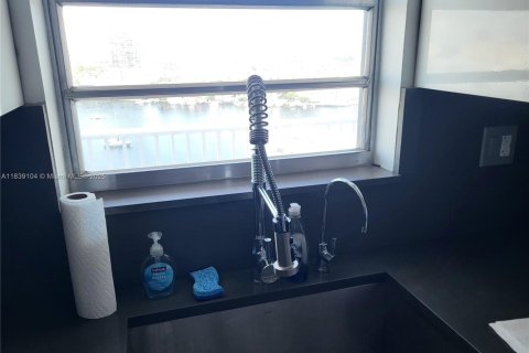 Copropriété à louer à Hallandale Beach, Floride: 2 chambres, 121.79 m2 № 1957427 - photo 11