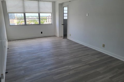 Copropriété à louer à Hallandale Beach, Floride: 2 chambres, 121.79 m2 № 1957427 - photo 6