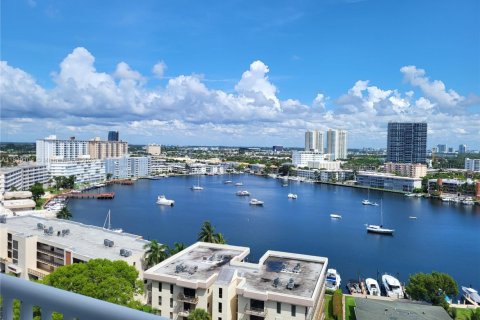 Copropriété à louer à Hallandale Beach, Floride: 2 chambres, 121.79 m2 № 1957427 - photo 2
