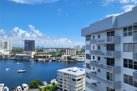 Copropriété à louer à Hallandale Beach, Floride: 2 chambres, 121.79 m2 № 1957427 - photo 24