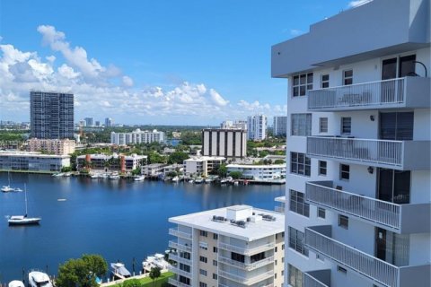 Copropriété à louer à Hallandale Beach, Floride: 2 chambres, 121.79 m2 № 1957427 - photo 25