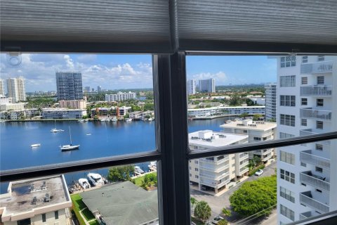 Copropriété à louer à Hallandale Beach, Floride: 2 chambres, 121.79 m2 № 1957427 - photo 5