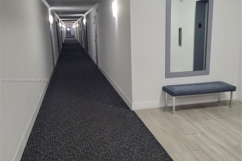 Copropriété à louer à Hallandale Beach, Floride: 2 chambres, 121.79 m2 № 1957427 - photo 27