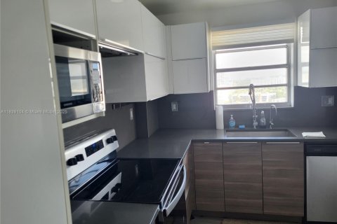 Copropriété à louer à Hallandale Beach, Floride: 2 chambres, 121.79 m2 № 1957427 - photo 10