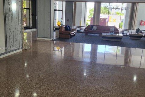 Copropriété à louer à Hallandale Beach, Floride: 2 chambres, 121.79 m2 № 1957427 - photo 28