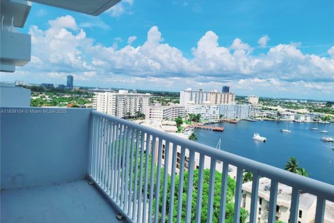 Copropriété à louer à Hallandale Beach, Floride: 2 chambres, 121.79 m2 № 1957427 - photo 4