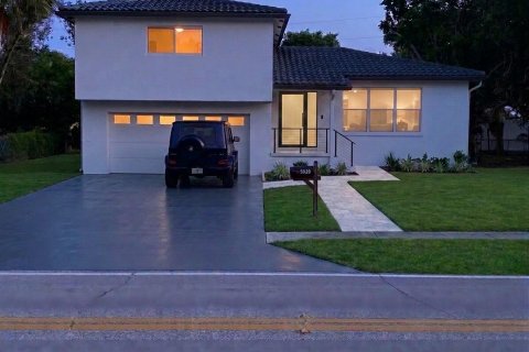 House in Palm Beach Gardens, Florida 4 bedrooms, 197.23 sq.m. № 2280732