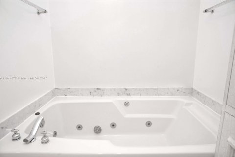 Condominio en venta en Aventura, Florida, 3 dormitorios, 169.08 m2 № 1836353 - foto 8