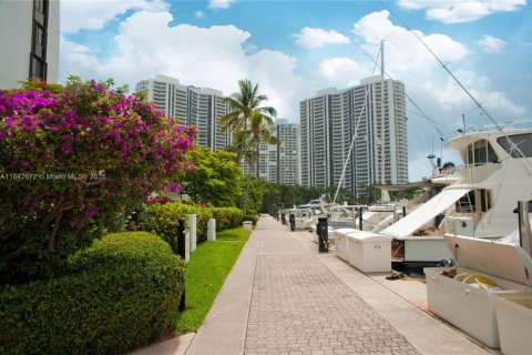 Condominio en venta en Aventura, Florida, 3 dormitorios, 169.08 m2 № 1836353 - foto 16