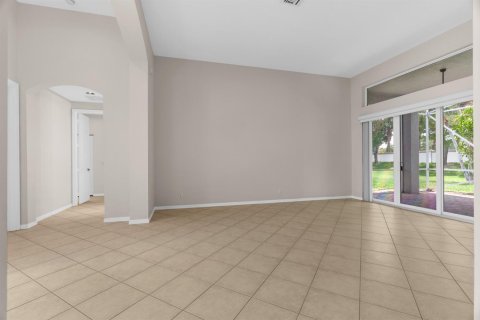 House in Lake Worth, Florida 3 bedrooms, 231.05 sq.m. № 2190349 - photo 19