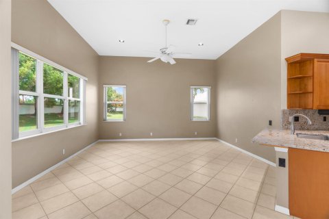House in Lake Worth, Florida 3 bedrooms, 231.05 sq.m. № 2190349 - photo 26