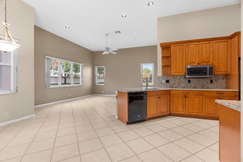 House in Lake Worth, Florida 3 bedrooms, 231.05 sq.m. № 2190349 - photo 25