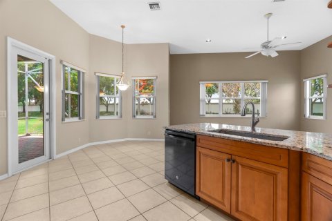 House in Lake Worth, Florida 3 bedrooms, 231.05 sq.m. № 2190349 - photo 28
