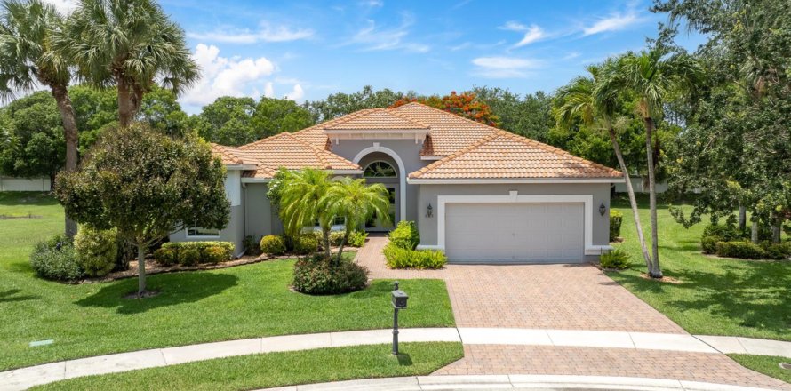 House in Lake Worth, Florida 3 bedrooms, 231.05 sq.m. № 2190349