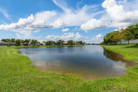 House in Lake Worth, Florida 3 bedrooms, 231.05 sq.m. № 2190349 - photo 10