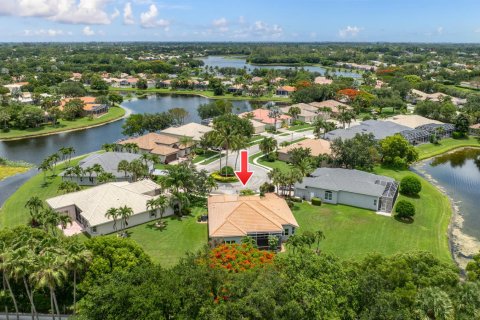 House in Lake Worth, Florida 3 bedrooms, 231.05 sq.m. № 2190349 - photo 13