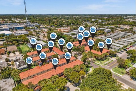 Immobilier commercial à vendre à Fort Lauderdale, Floride № 2036557 - photo 2