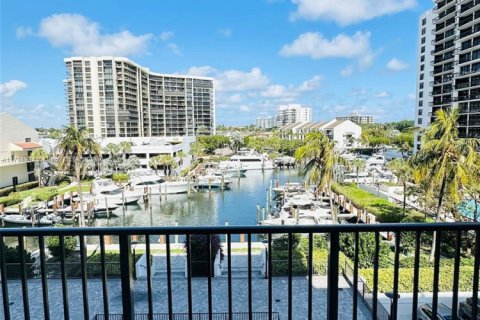 Condo in Highland Beach, Florida, 2 bedrooms  № 1864128 - photo 4