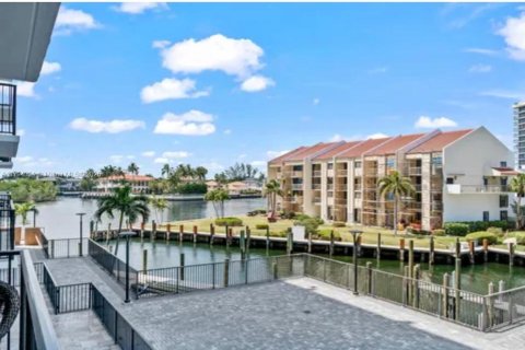 Condo in Highland Beach, Florida, 2 bedrooms  № 1864128 - photo 28