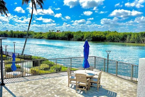 Condo in Highland Beach, Florida, 2 bedrooms  № 1864128 - photo 27