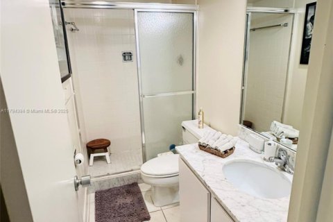 Condo in Highland Beach, Florida, 2 bedrooms  № 1864128 - photo 13