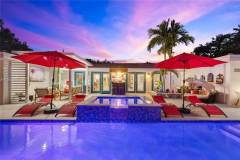 Villa ou maison à louer à Fort Lauderdale, Floride: 4 chambres, 187.01 m2 № 2153178 - photo 12